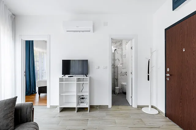 Stilvolle 30 m² Wohnung mit einem Schlafzimmer und schönem Ausblick in Bečići — photo 9